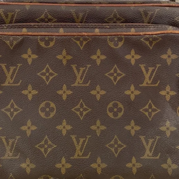 Louie Vuitton Satchel Bag Over The Shoulder - Picture 4 of 11